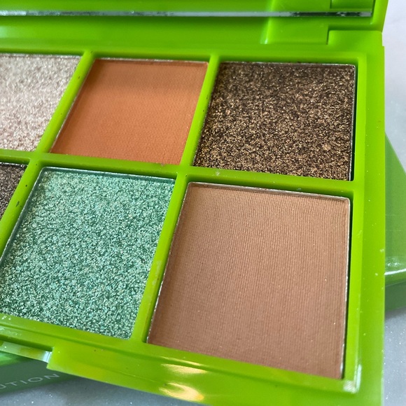 💕Dr Seuss x Revolution Green Eggs and Ham Eyeshadow Palette - Picture 5 of 6